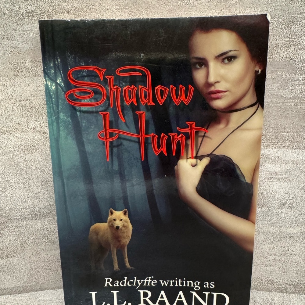 Shadow Hunt- Midnight Hunters Series